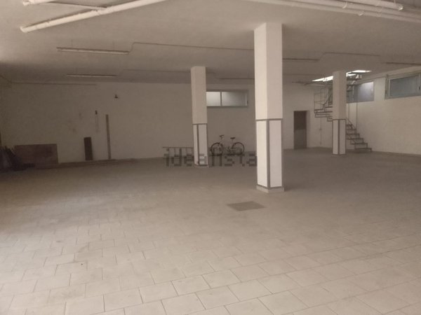 locale commerciale in vendita a Taranto in zona Talsano