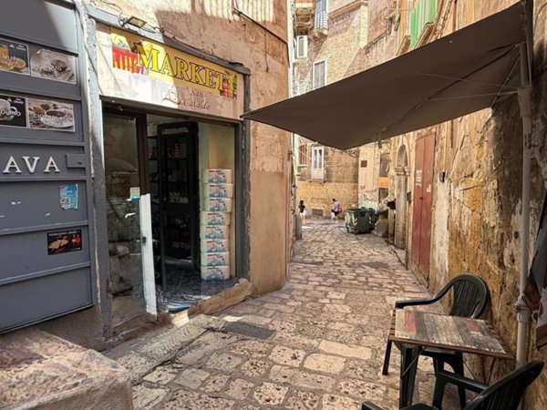 appartamento in vendita a Taranto in zona Borgo Antico