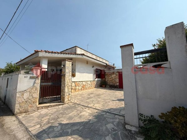 casa indipendente in vendita a Taranto in zona Lama