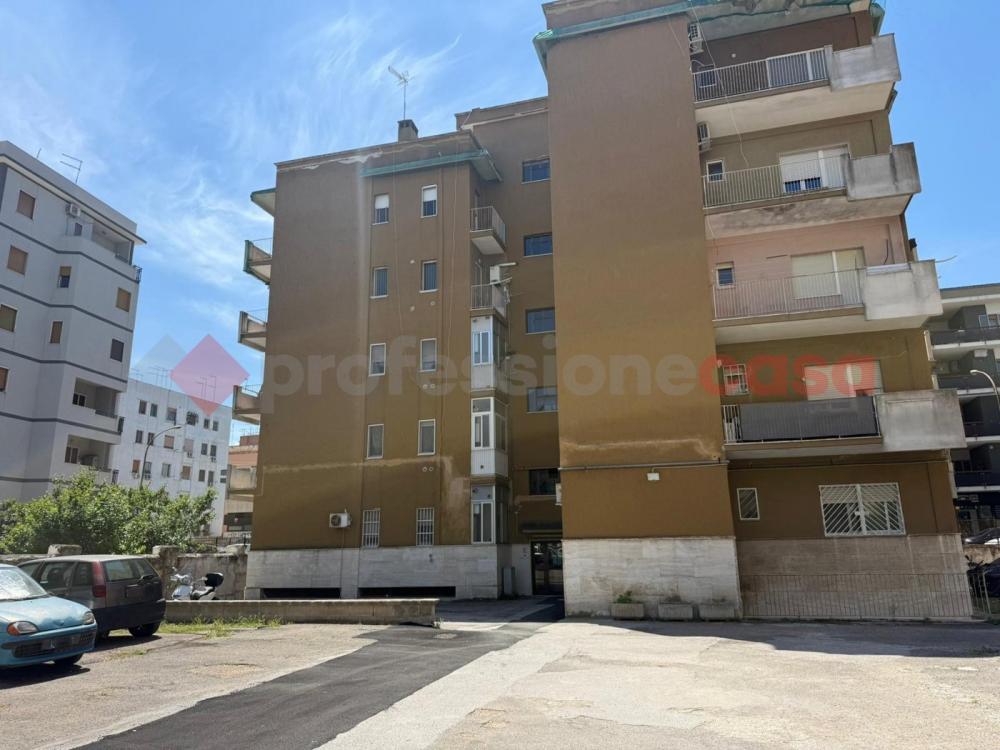 appartamento in vendita a Taranto in zona Tre Carrare-Battisti