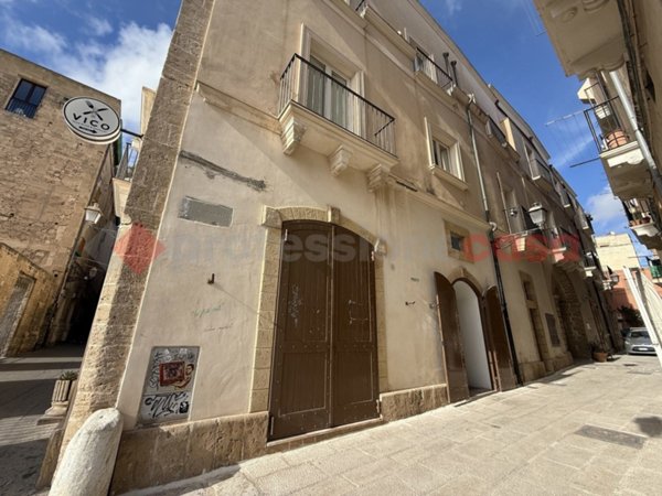 appartamento in vendita a Taranto in zona Borgo Antico