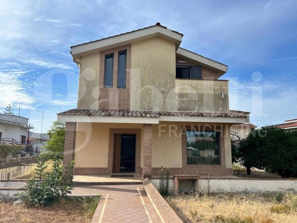 casa indipendente in vendita a Taranto in zona Lama