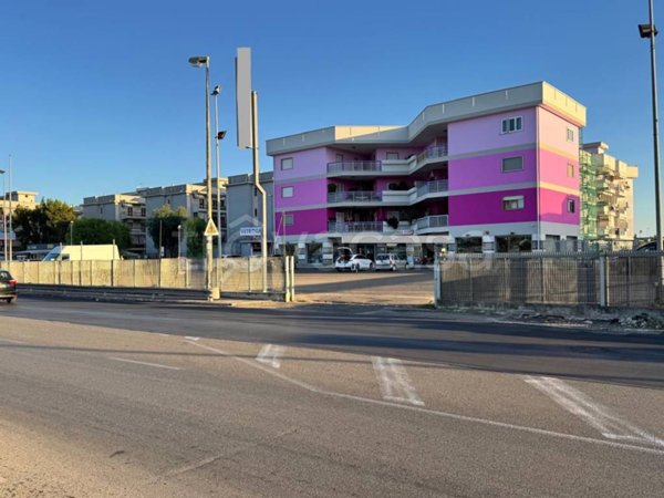 negozio in vendita a Taranto in zona Tre Carrare-Battisti