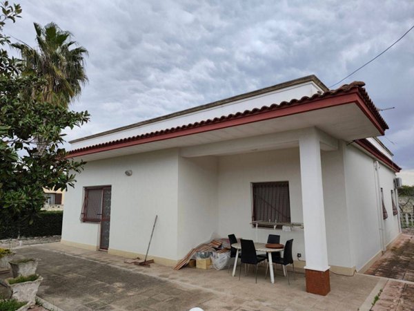 casa indipendente in vendita a Taranto in zona Carelli