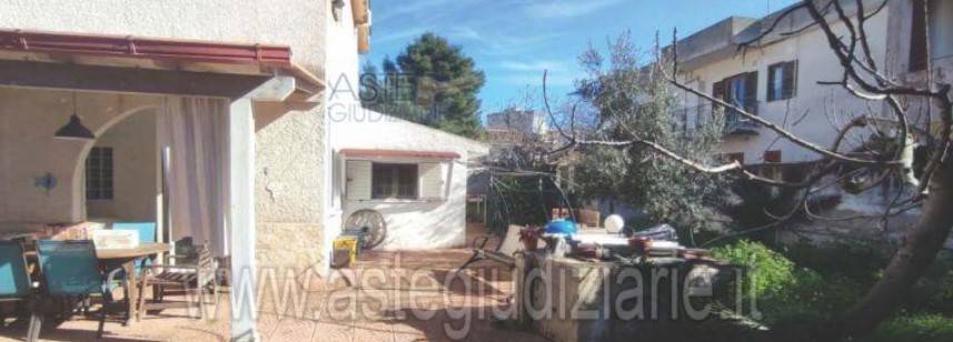 casa indipendente in vendita a Taranto in zona Lama