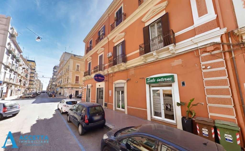 locale commerciale in vendita a Taranto in zona Borgo