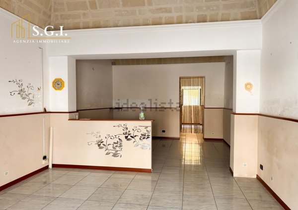 locale commerciale in vendita a Taranto in zona Tamburi-Croce