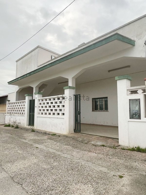 casa indipendente in vendita a Torricella