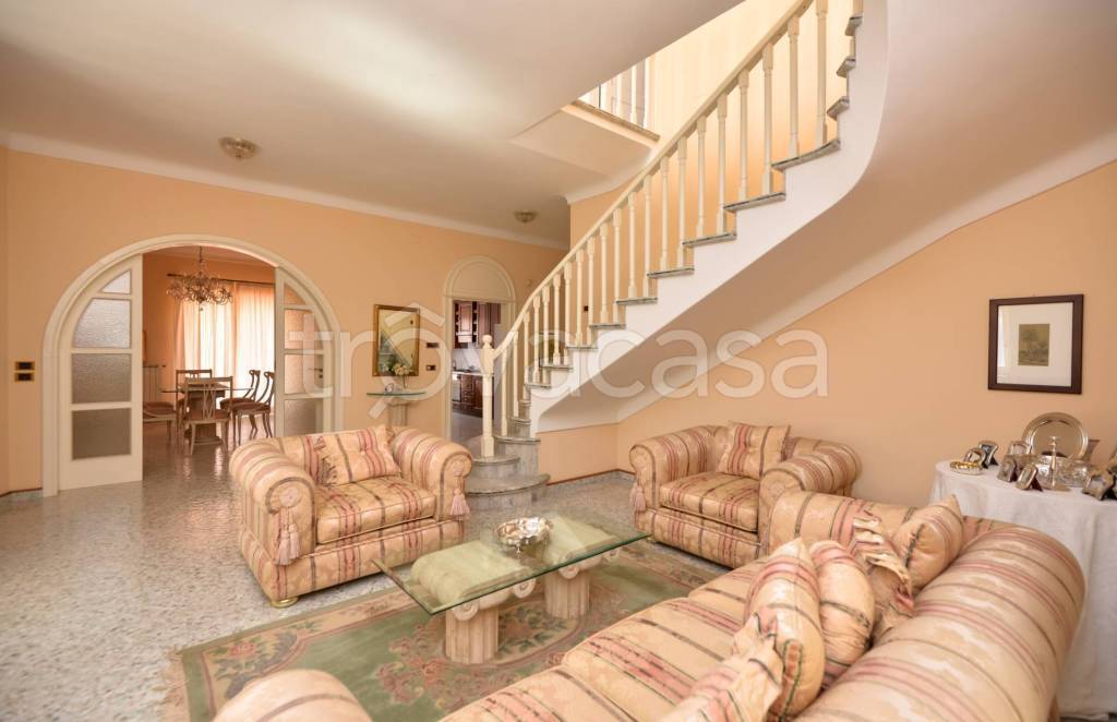 casa indipendente in vendita a Torricella