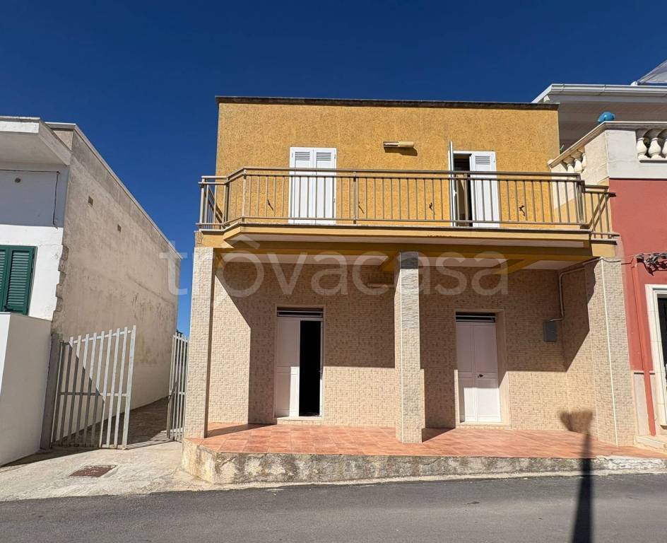 casa indipendente in vendita a Torricella