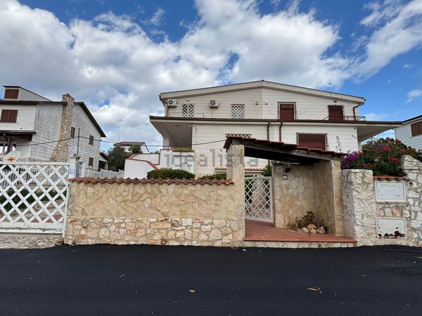 casa indipendente in vendita a Statte