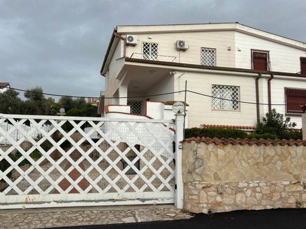 casa indipendente in vendita a Statte