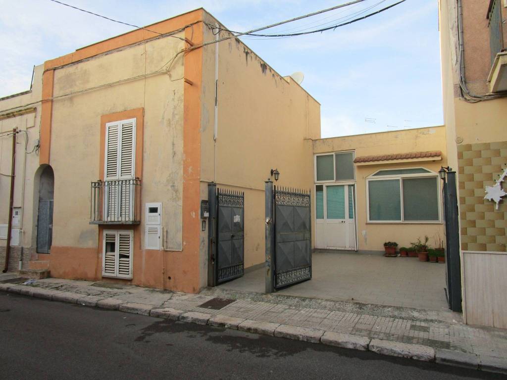 casa indipendente in vendita a Statte