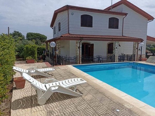 casa indipendente in vendita a Statte