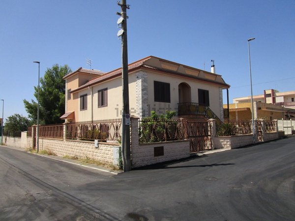 casa indipendente in vendita a Statte