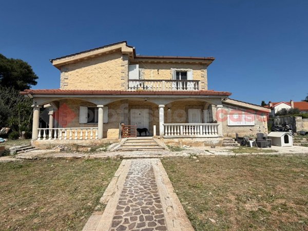 casa indipendente in vendita a Statte