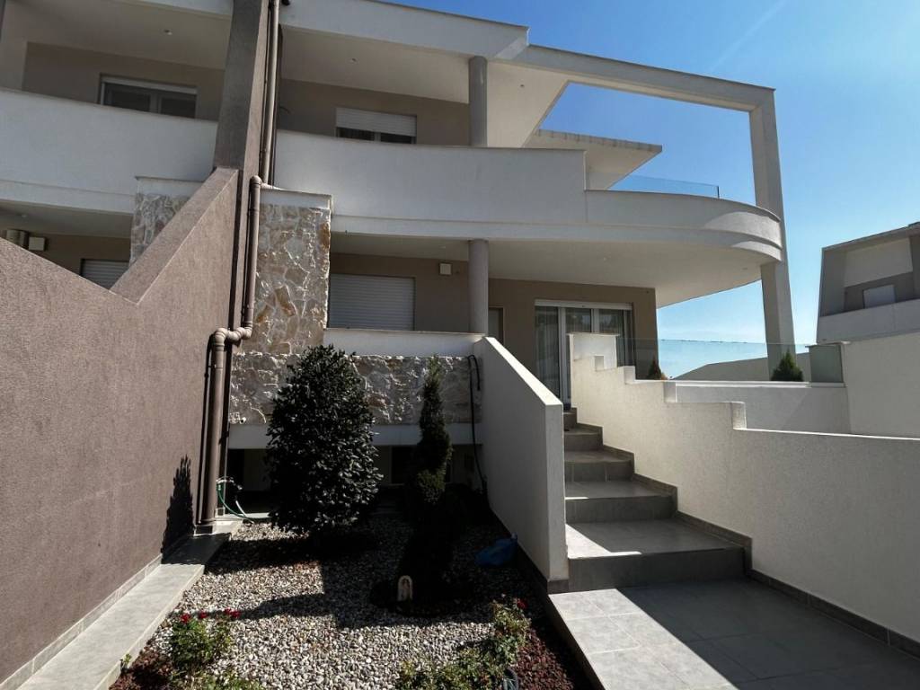 casa indipendente in vendita a Brindisi in zona Commenda