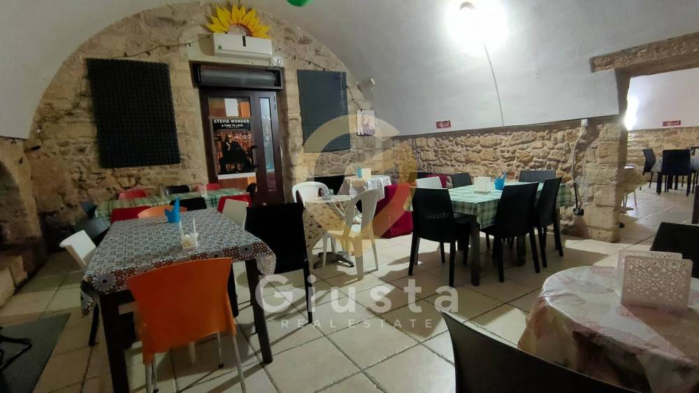locale commerciale in vendita a Brindisi in zona Centro Città
