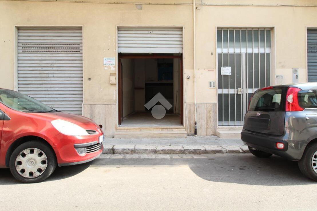 locale commerciale in vendita a Brindisi in zona Commenda