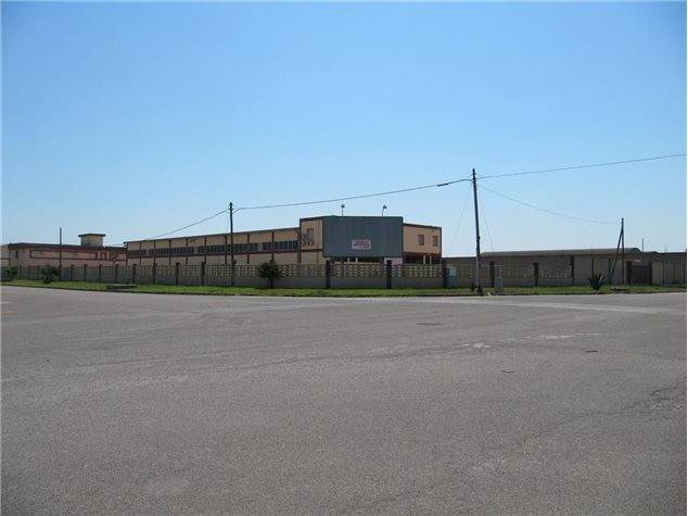 locale commerciale in vendita a Brindisi in zona Perrino