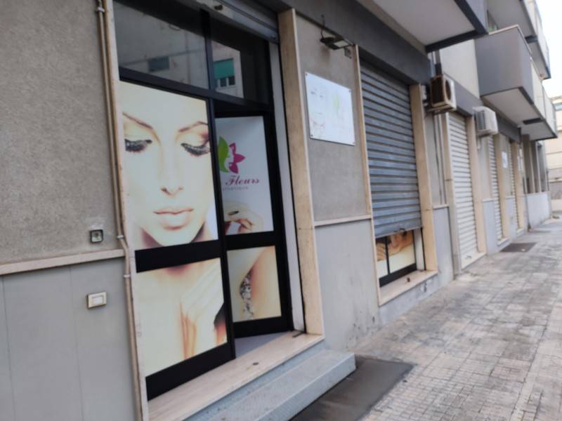 locale commerciale in vendita a Brindisi in zona Commenda