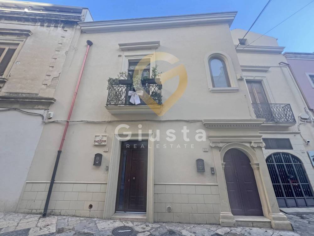 casa indipendente in vendita a Brindisi in zona Centro Città