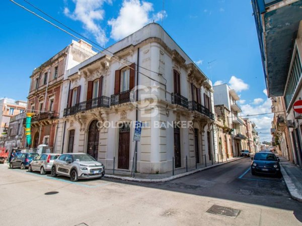 intera palazzina in vendita a Brindisi in zona Centro Città