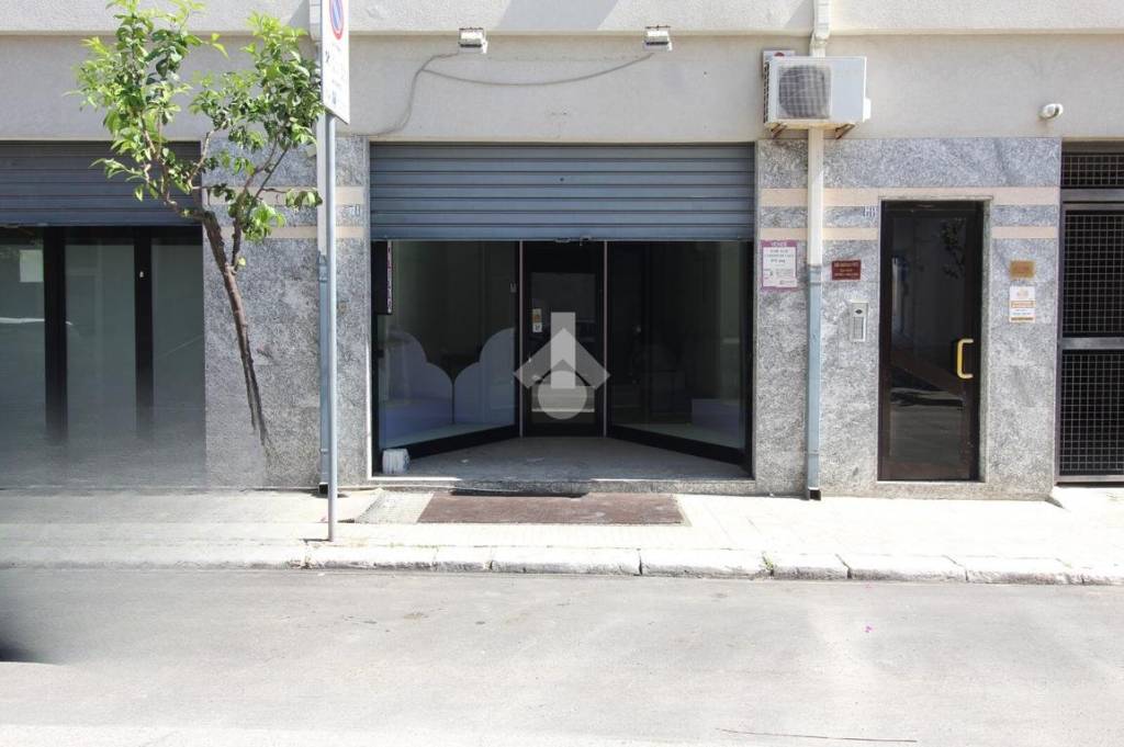negozio in vendita a Brindisi in zona Cappuccini