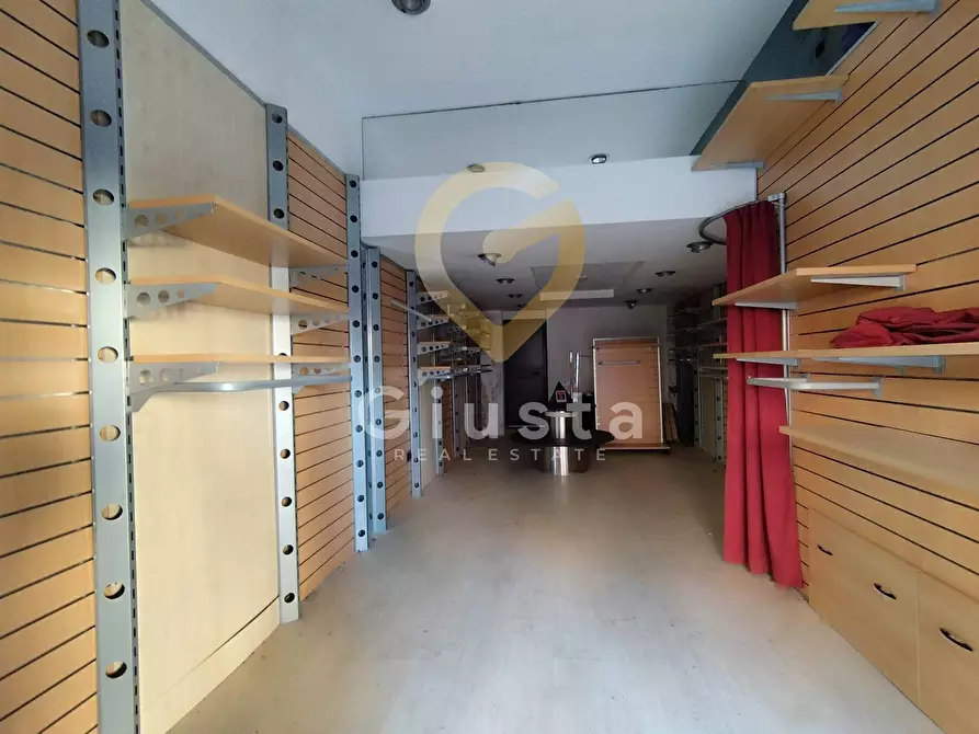 locale commerciale in vendita a Brindisi in zona Commenda