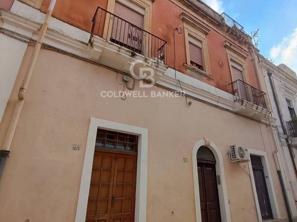 casa indipendente in vendita a Brindisi in zona Centro Città