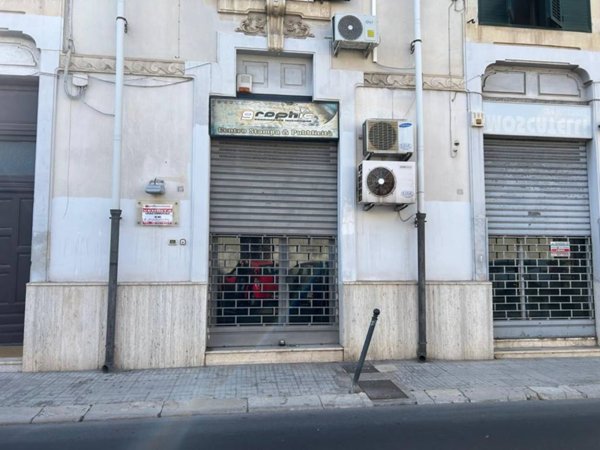 negozio in vendita a Brindisi in zona Centro Città