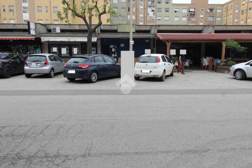 negozio in vendita a Brindisi in zona Sant'Elia