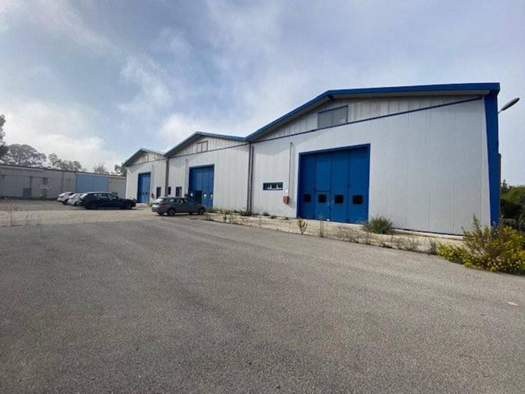 locale commerciale in vendita a Brindisi in zona Perrino