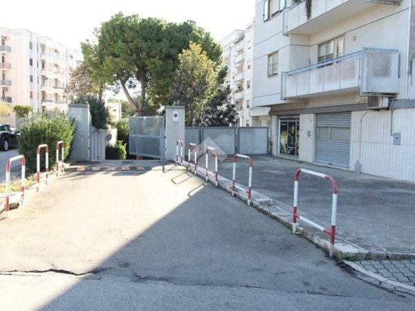 negozio in vendita a Brindisi in zona Bozzano