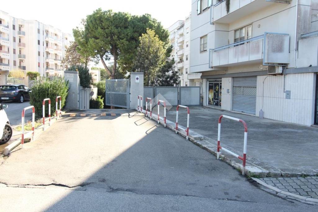 negozio in vendita a Brindisi in zona Bozzano