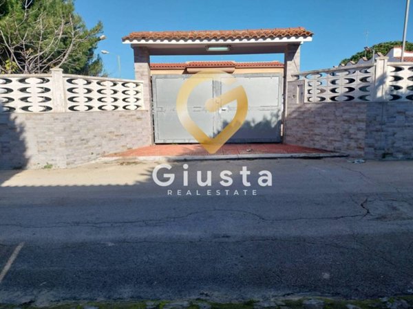 casa indipendente in vendita a Brindisi in zona Centro Città