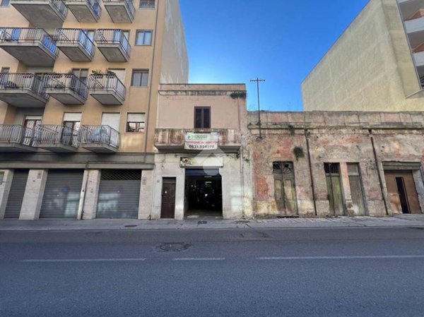 negozio in vendita a Brindisi in zona Centro Città