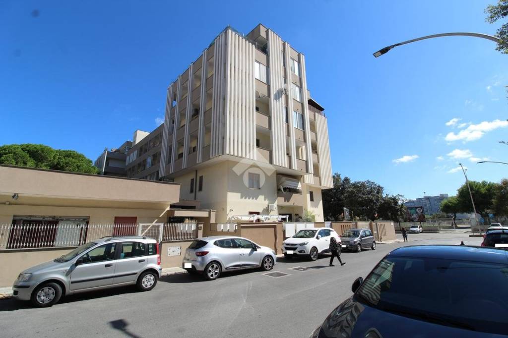 negozio in vendita a Brindisi in zona Bozzano