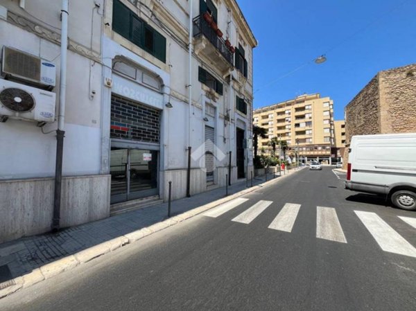 locale commerciale in vendita a Brindisi in zona Centro Città