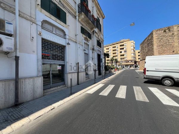 locale commerciale in vendita a Brindisi in zona Centro Città