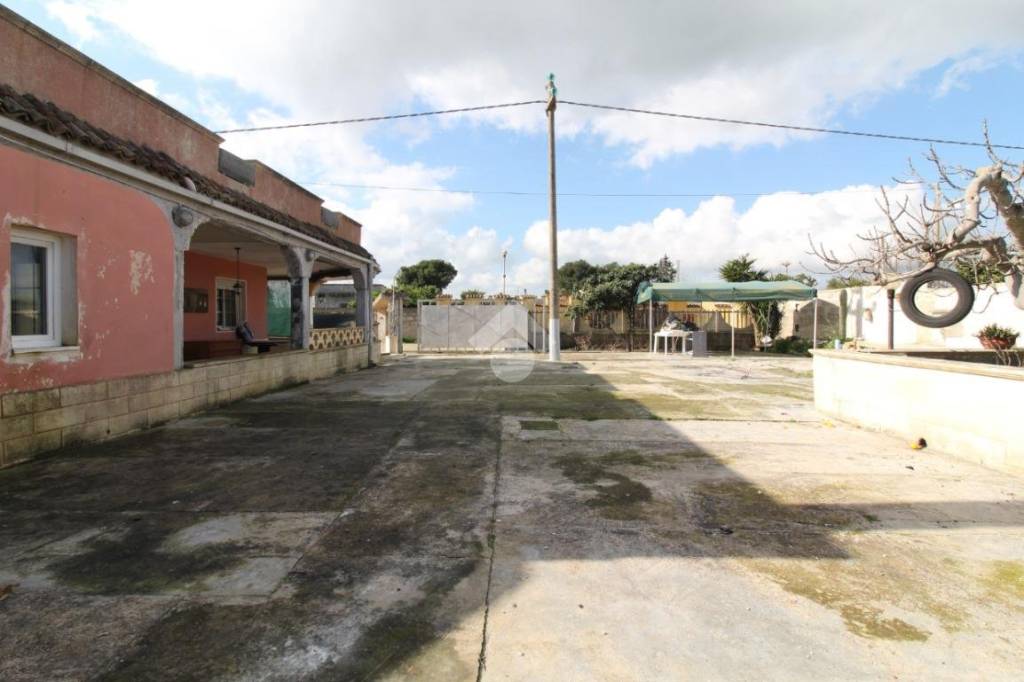 casa indipendente in vendita a Brindisi in zona Tuturano