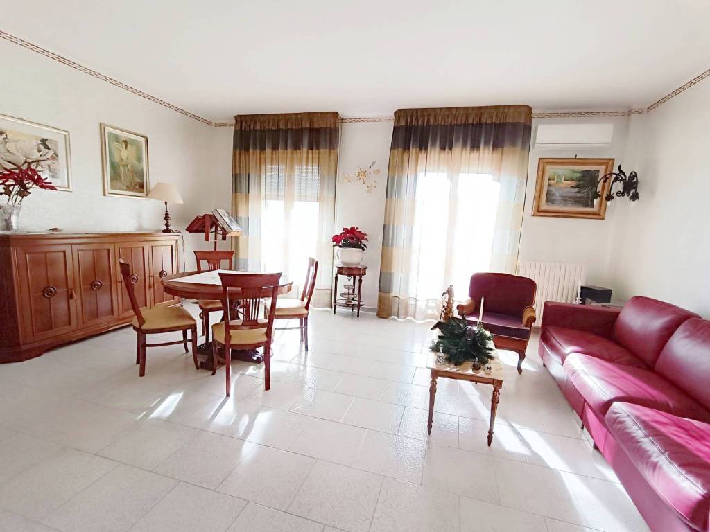 casa indipendente in vendita a Brindisi in zona Sant'Angelo