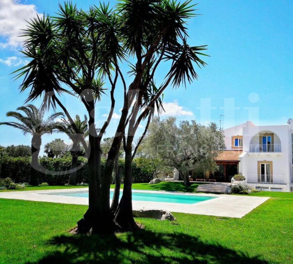 casa indipendente in vendita a Brindisi in zona Paradiso