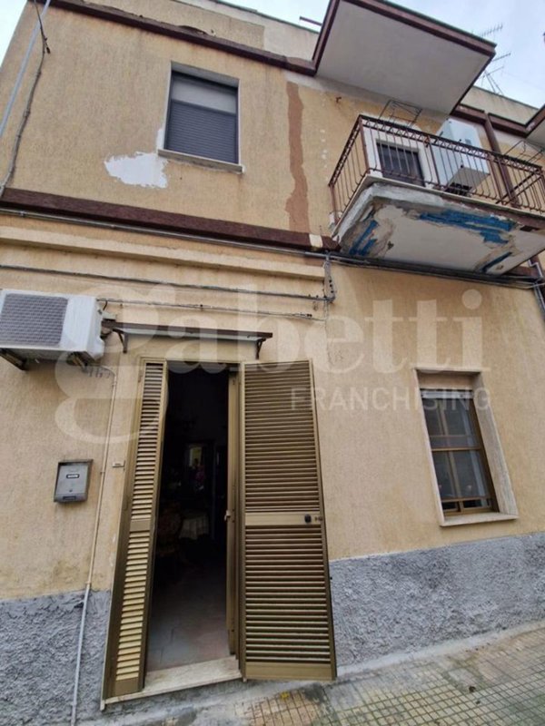 casa indipendente in vendita a Brindisi in zona Commenda