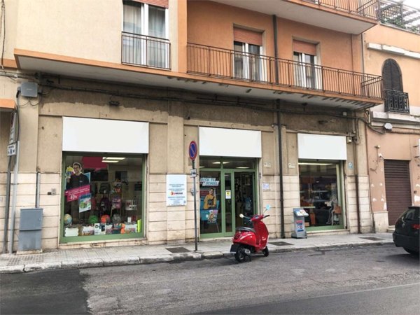 negozio in vendita a Brindisi in zona Centro Città