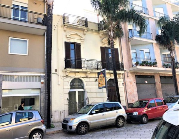 negozio in vendita a Brindisi in zona Centro Città