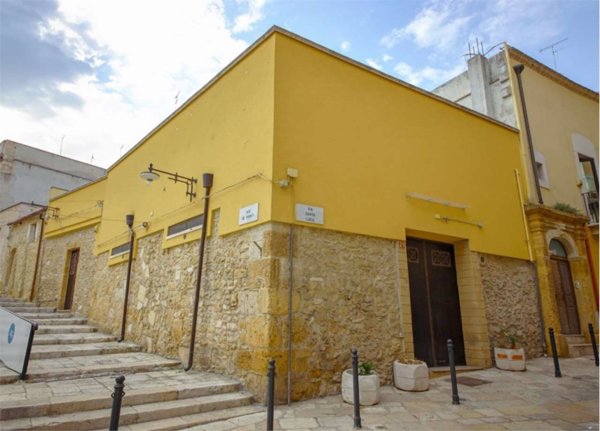 negozio in vendita a Brindisi in zona Centro Città