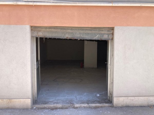 negozio in vendita a Brindisi in zona Commenda