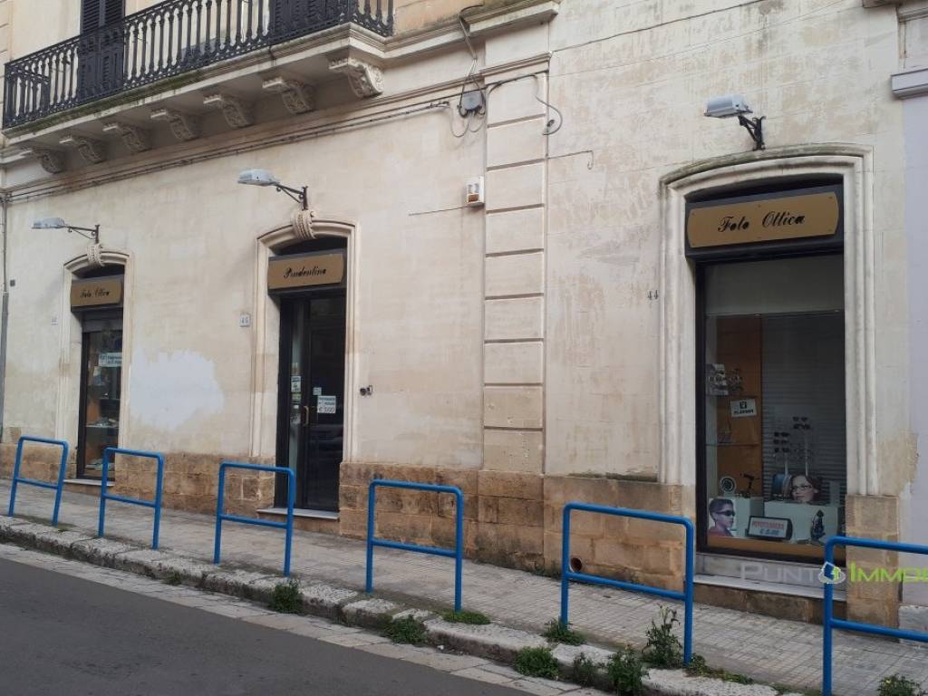 negozio in vendita a Brindisi in zona Centro Città