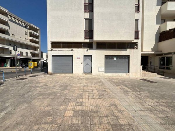 negozio in vendita a Brindisi in zona Centro Città